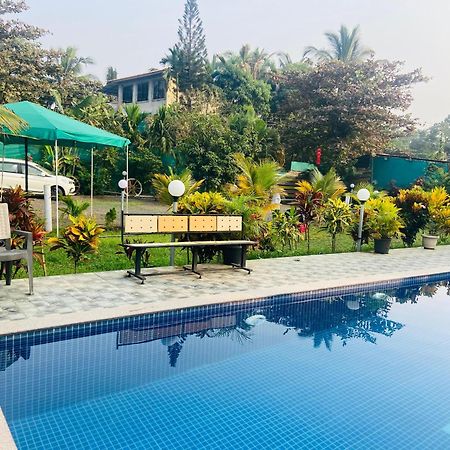 Humming Bird Beach Resorts Alībāg Exteriér fotografie
